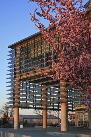 Photo of the exterior of the UC Merced Library Lantern building 